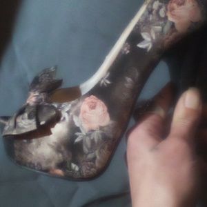 Rose pattern heels